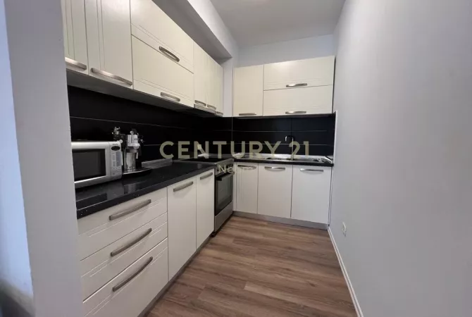 Shtepi me qera 2+1 ne Tirane - 820 Euro