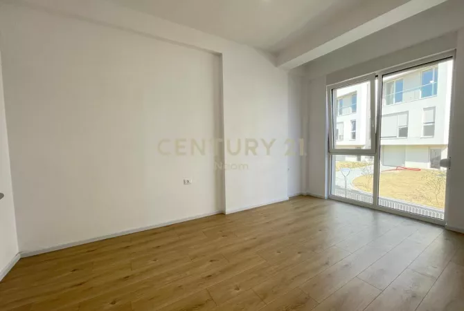 Shtepi me qera 4+1 ne Tirane - 1,800 Euro