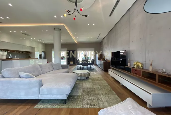 Shtepi me qera 4+1 ne Tirane - 3,700 Euro