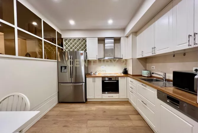 Shtepi me qera Apartament ne Tirane, 2+1, Mobilimi E mobiluar, Pagesa 1,150  Euro.