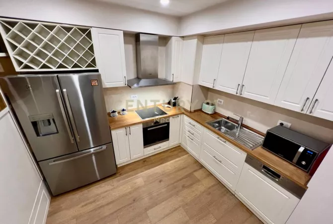 Shtepi me qera Apartament ne Tirane, 2+1, Mobilimi E mobiluar, Pagesa 1,150  Euro.