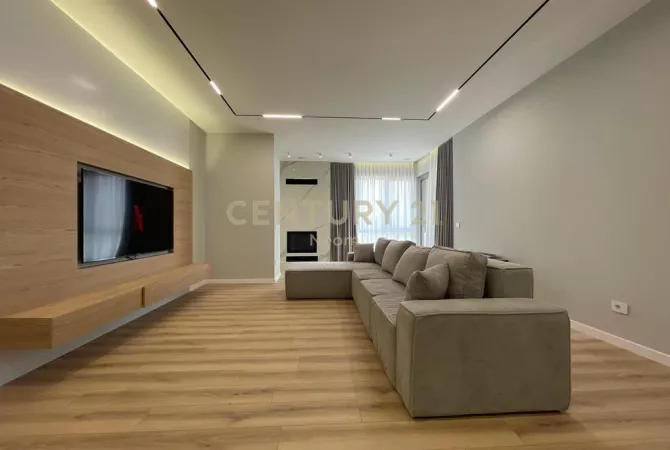 Shtepi me qera 2+1 ne Tirane - 2,000 Euro