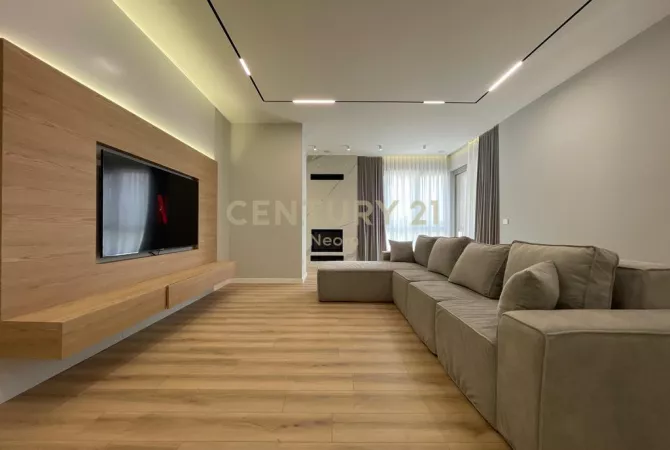 Shtepi me qera 2+1 ne Tirane - 2,000 Euro