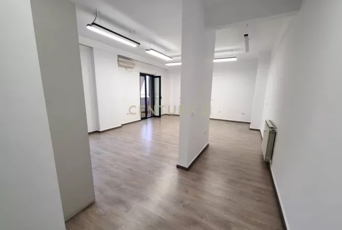 Ambient biznesi me qera 3+1 ne Tirane - 800 Euro