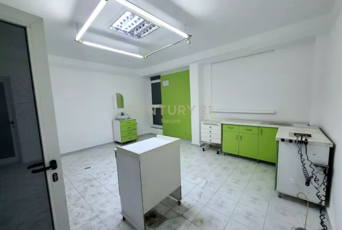 Ambient biznesi me qera 3+1 ne Tirane - 300 Euro