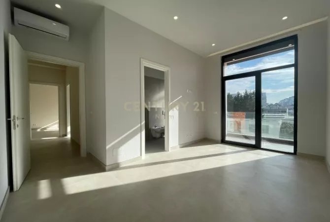 QIRA, AMBIENT PER ZYRA ME POST PARKIMI, ISH-DOGANA! Neom107148