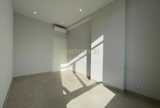 QIRA, AMBIENT PER ZYRA ME POST PARKIMI, ISH-DOGANA! Neom107148