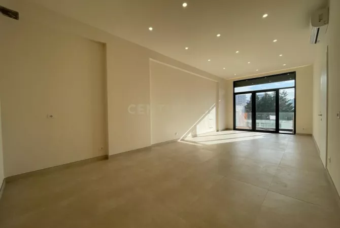 Business Property for Rent 3+1 in Tirana - 800 Euro