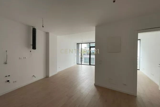 Ambient biznesi me qera 3+1 ne Tirane - 1,350 Euro