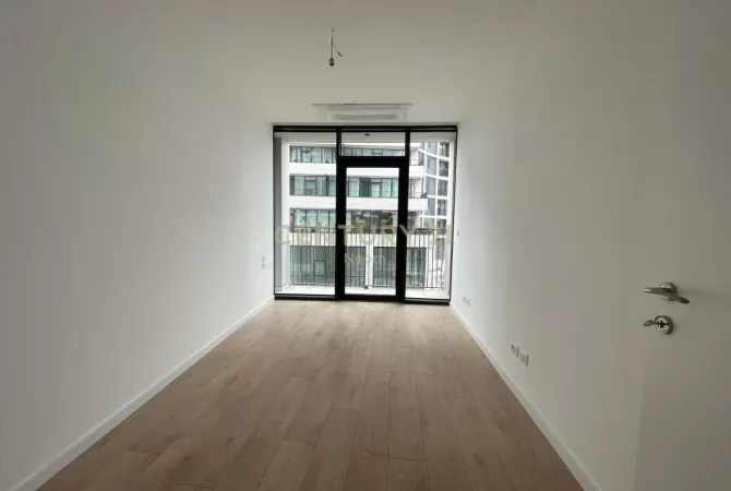 QIRA, AMBIENT PER ZYRA + POST PARKIMI TEK LAKE VIEW! Neom107044