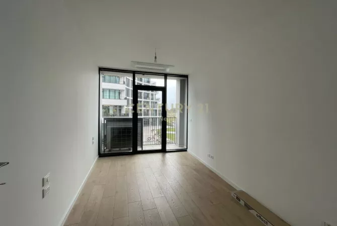 QIRA, AMBIENT PER ZYRA + POST PARKIMI TEK LAKE VIEW! Neom107044