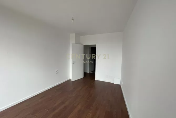 QIRA, AMBIENT PER ZYRA + POST PARKIMI TEK REZIDENCA LAKE VIEW! Neom107042