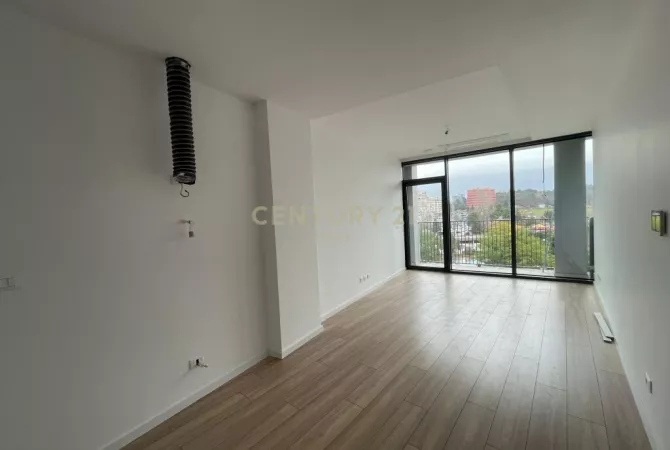 QIRA, AMBIENT PER ZYRA + POST PARKIMI TEK REZIDENCA LAKE VIEW! Neom107042