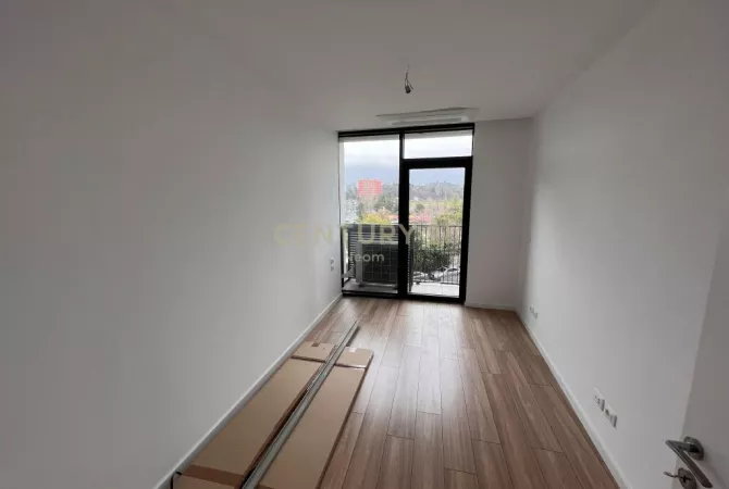 QIRA, AMBIENT PER ZYRA + POST PARKIMI TEK LAKE VIEW! Neom107040