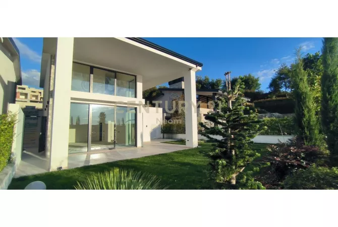 Shtepi ne shitje Vila Luksoze ne Tirane, 5+1, Mobilimi Bosh, pa mobiluar, Pagesa 570,000  Euro.