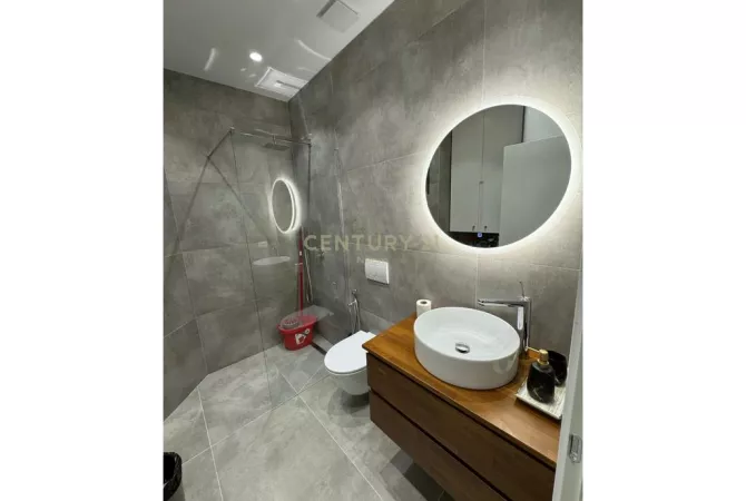 Shtepi ne shitje Apartament ne Tirane, 2+1, Mobilimi E mobiluar, Pagesa 260,000  Euro.