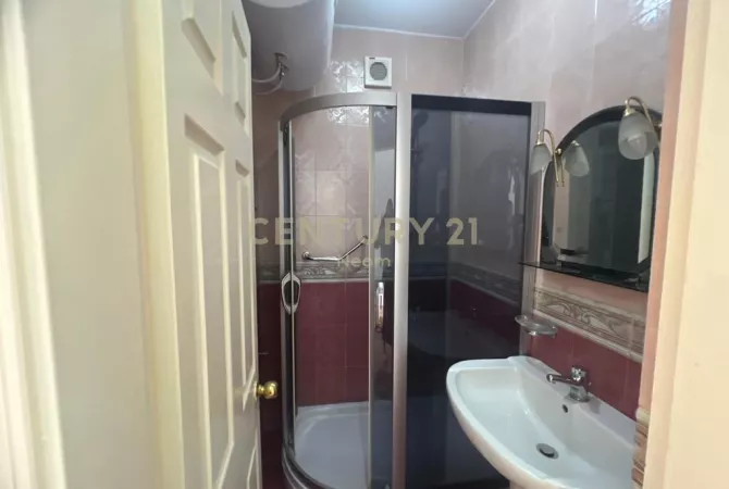 Shtepi me qera Apartament ne Tirane, 2+1, Mobilimi E mobiluar, Pagesa 700  Euro.