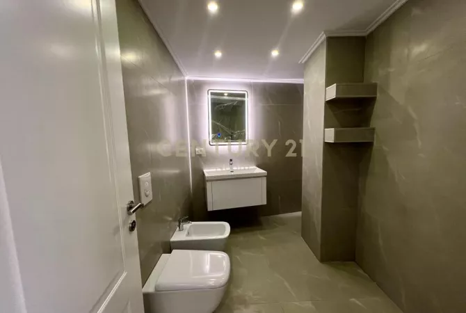 Penthouse (panoramic top floor) for rent in Tirana 2+1, Furnished