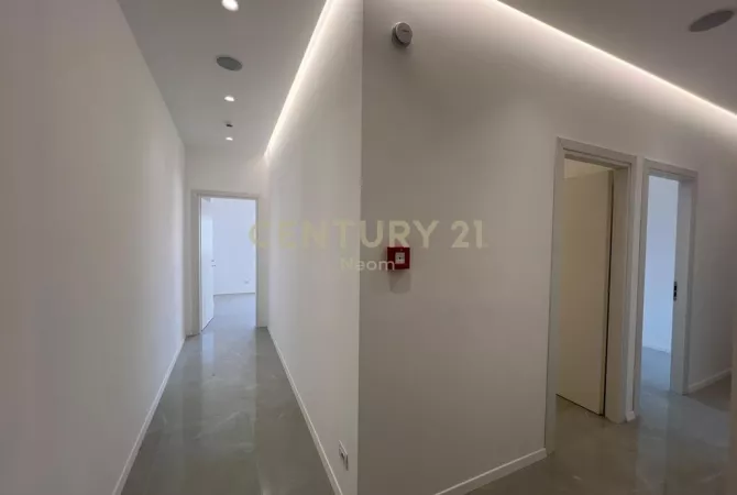 Business Property in Sale 3+1 in Tirana - 270,000 Euro