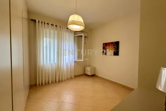 Shtepi me qera Apartament ne Tirane, 3+1, Mobilimi E mobiluar, Pagesa 750  Euro.