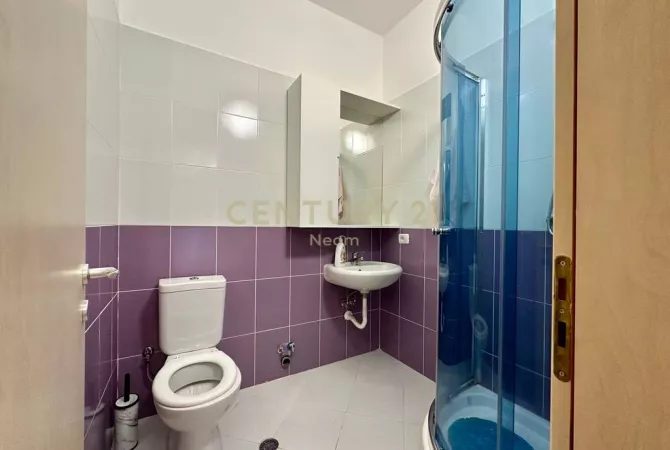 Shtepi me qera Apartament ne Tirane, 3+1, Mobilimi E mobiluar, Pagesa 750  Euro.