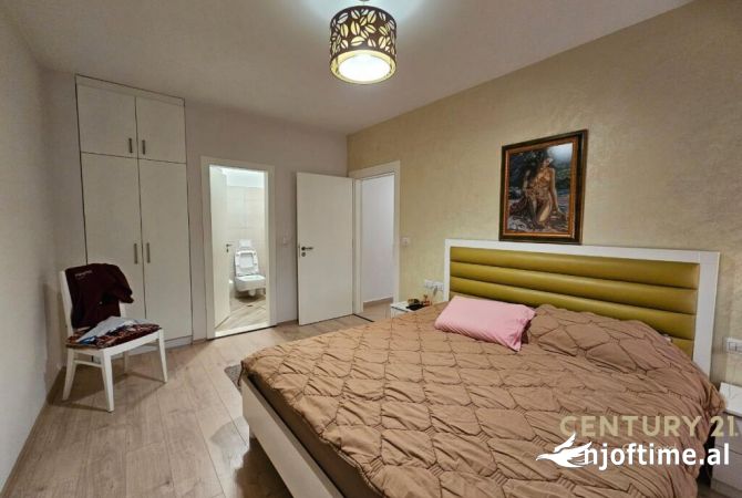 Shtepi ne shitje Apartament ne Tirane, 4+1, Mobilimi E mobiluar, Pagesa 300,000  Euro.