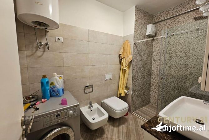 Shtepi ne shitje Apartament ne Tirane, 4+1, Mobilimi E mobiluar, Pagesa 300,000  Euro.