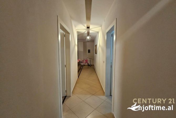 Shtepi ne shitje Apartament ne Tirane, 4+1, Mobilimi E mobiluar, Pagesa 300,000  Euro.