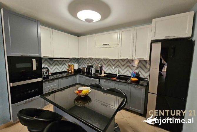 Shtepi ne shitje 4+1 ne Tirane - 300,000 Euro