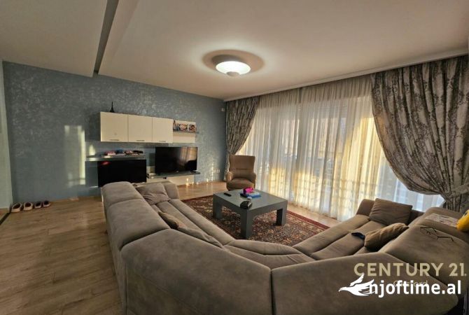 Shtepi ne shitje 4+1 ne Tirane - 300,000 Euro