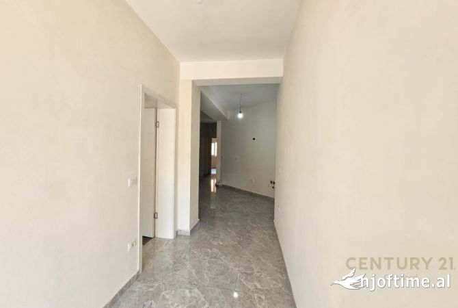 Ambient biznesi me qera 3+1 ne Tirane - 700 Euro