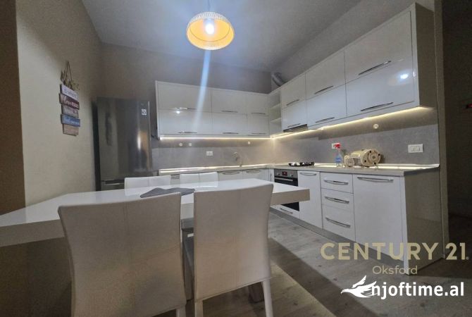 Shtepi me qera Apartament ne Tirane, 2+1, Mobilimi E mobiluar, Pagesa 700  Euro.