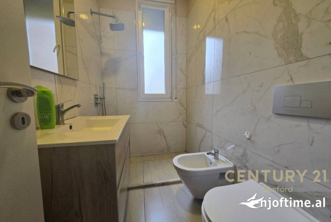 Shtepi me qera Apartament ne Tirane, 2+1, Mobilimi E mobiluar, Pagesa 700  Euro.