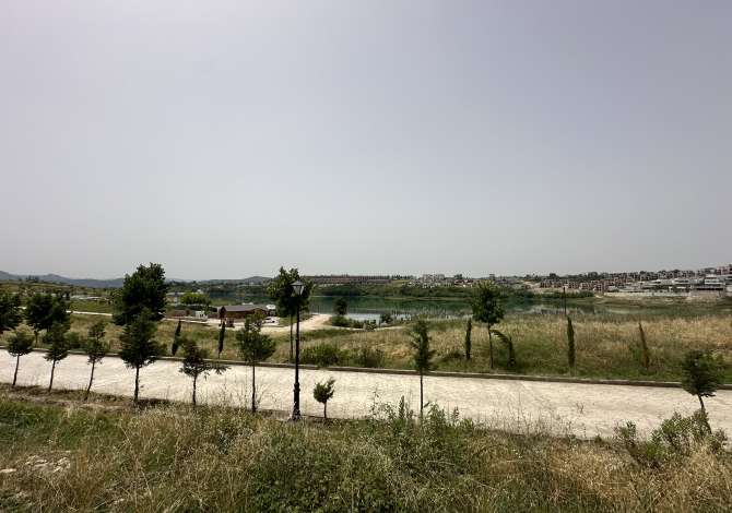 Truall ose Toke ne Tirane - 230,000 Euro