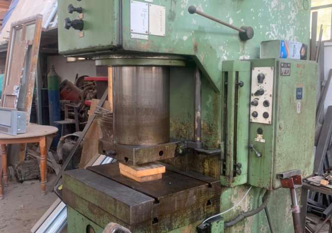 Strumenti di lavoro a Argirocastro - 5,000 Euro