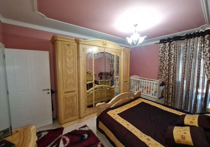 Shtepi ne shitje Apartament ne Tirane, 3+1, Mobilimi E mobiluar, Pagesa 206,000  Euro.