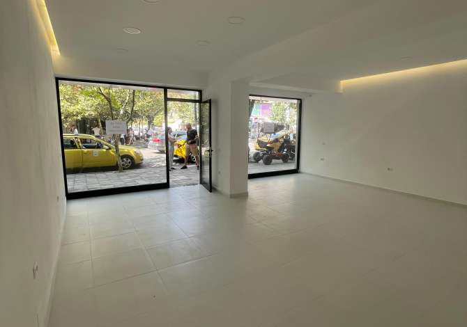 AMBIENTI JEPET PER QERA, Bulevardi Bajram Curri (BUZE RRUGE)