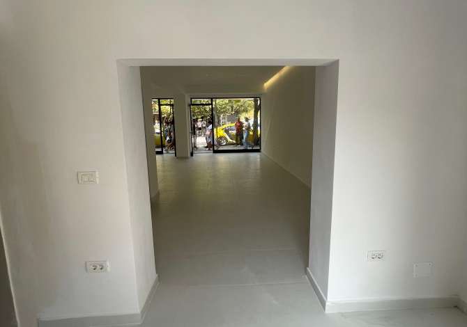 AMBIENTI JEPET PER QERA, Bulevardi Bajram Curri (BUZE RRUGE)