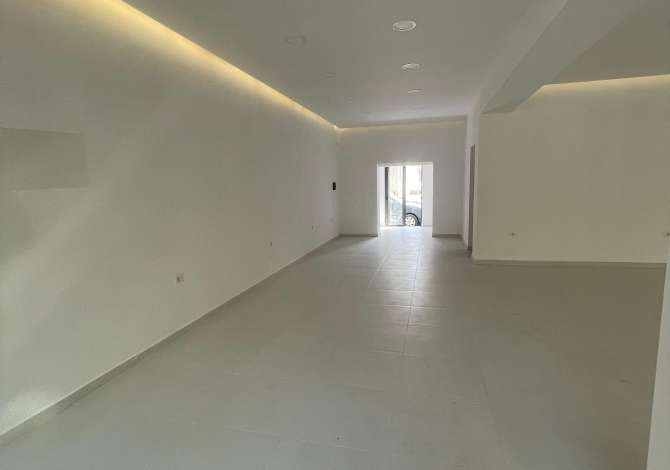 AMBIENTI JEPET PER QERA, Bulevardi Bajram Curri (BUZE RRUGE)