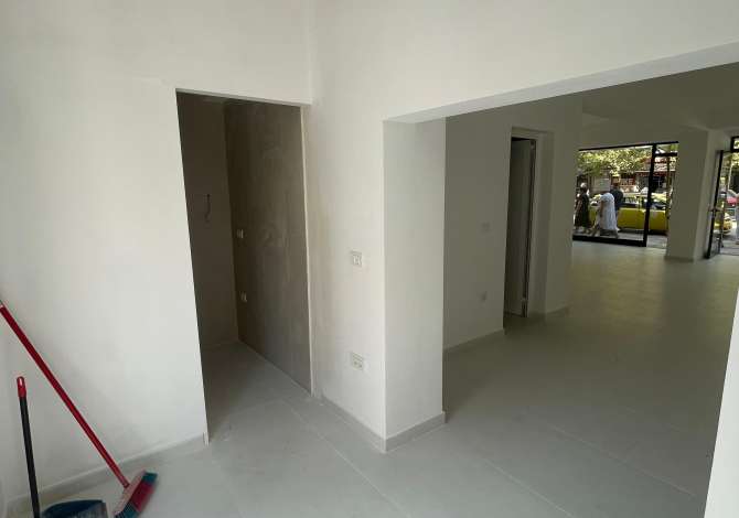 AMBIENTI JEPET PER QERA, Bulevardi Bajram Curri (BUZE RRUGE)