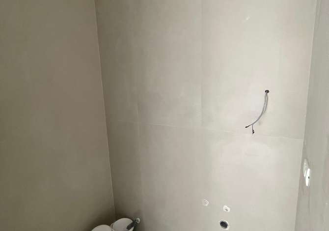 AMBIENTI JEPET PER QERA, Bulevardi Bajram Curri (BUZE RRUGE)