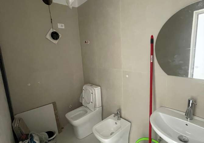 AMBIENTI JEPET PER QERA, Bulevardi Bajram Curri (BUZE RRUGE)