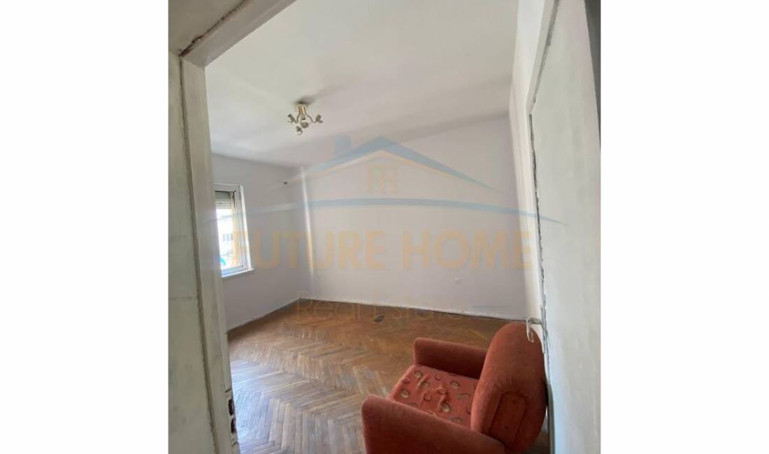 Shtepi ne shitje Apartament ne Tirane, 2+1, Mobilimi Bosh, pa mobiluar, Pagesa 120,000  Euro.