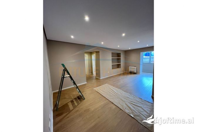 Ambient biznesi me qera 3+1 ne Tirane - 950 Euro