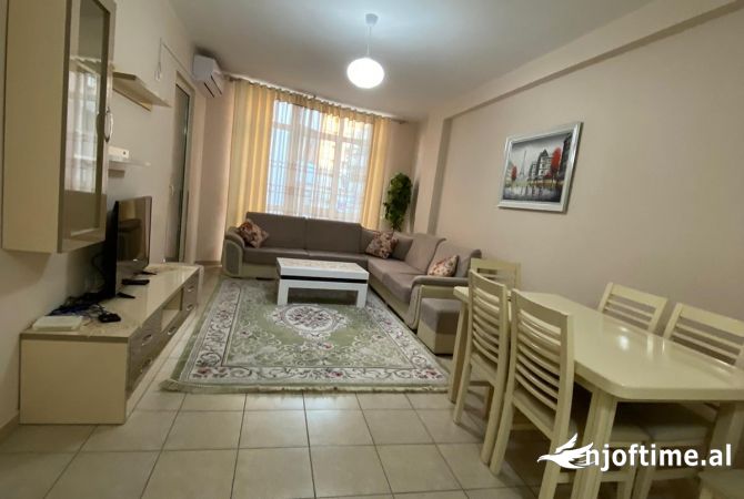 Shtepi me qera 2+1 ne Tirane - 400 Euro