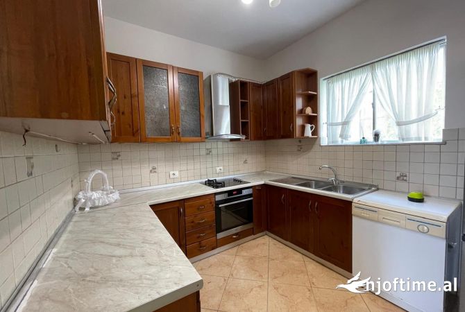Shtepi me qera 2+1 ne Tirane - 700 Euro