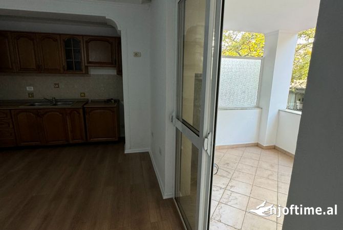 Shtepi me qera 2+1 ne Tirane - 700 Euro