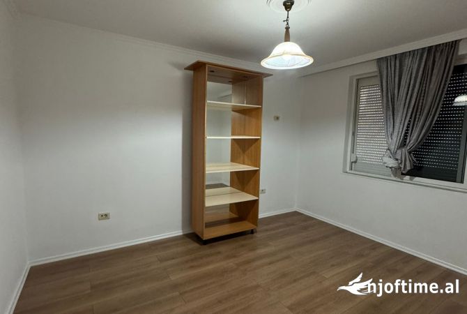 Shtepi me qera 2+1 ne Tirane - 700 Euro