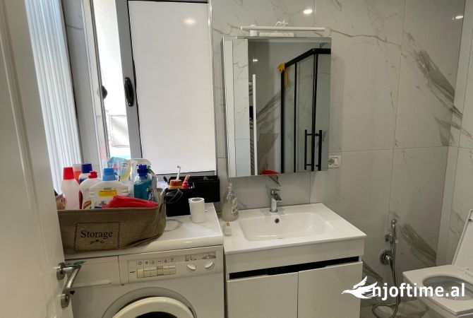 Shtepi ne shitje Apartament ne Tirane, 3+1, Mobilimi E mobiluar, Pagesa 240,001  Euro.