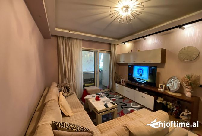 Shtepi ne shitje Apartament ne Tirane, 2+1, Mobilimi E mobiluar, Pagesa 225,000  Euro.